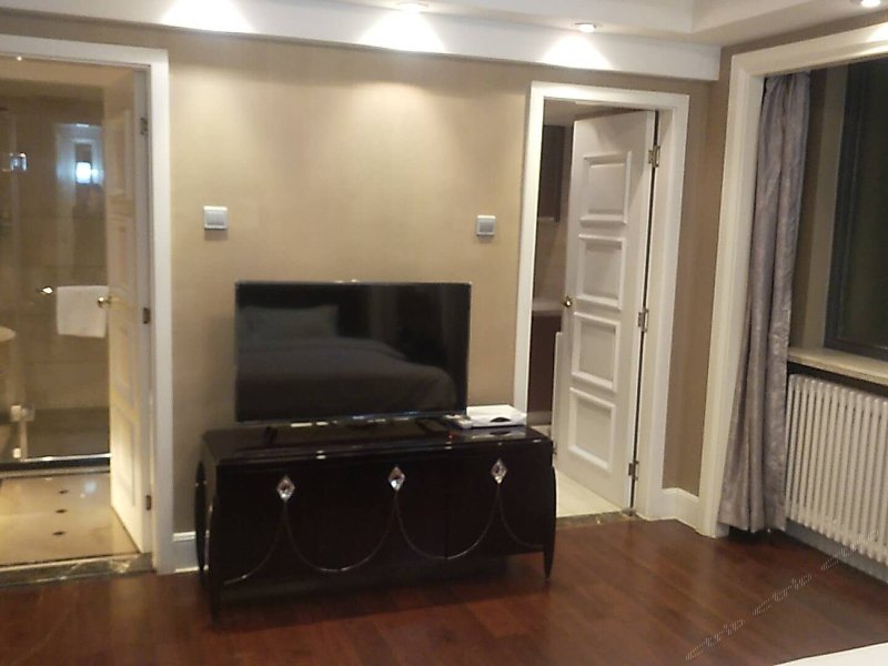 hotelPic