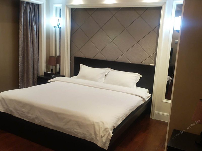 hotelPic
