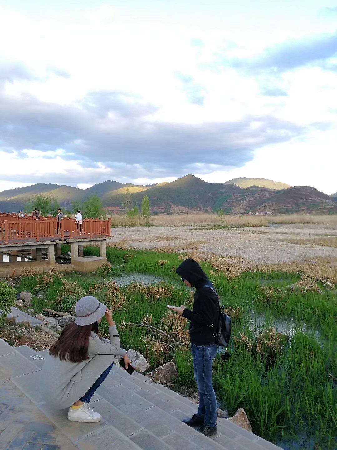 请问二月份在中国哪里比较好玩呢,不要太冷的