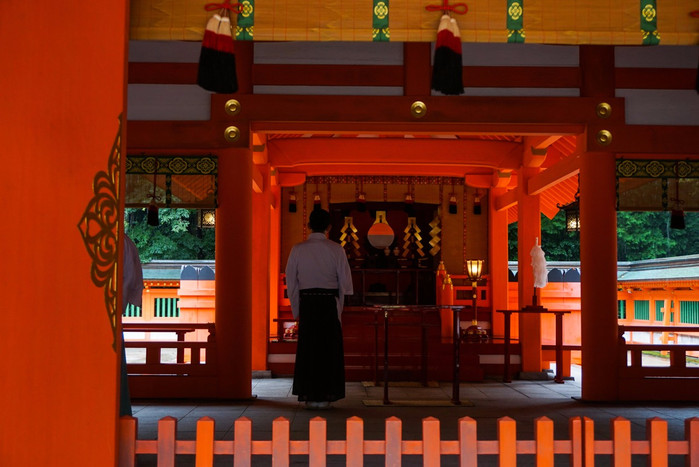 清晨的九州刚刚苏醒,在雨中步行走到住吉神社,游客寥寥,神官也刚刚