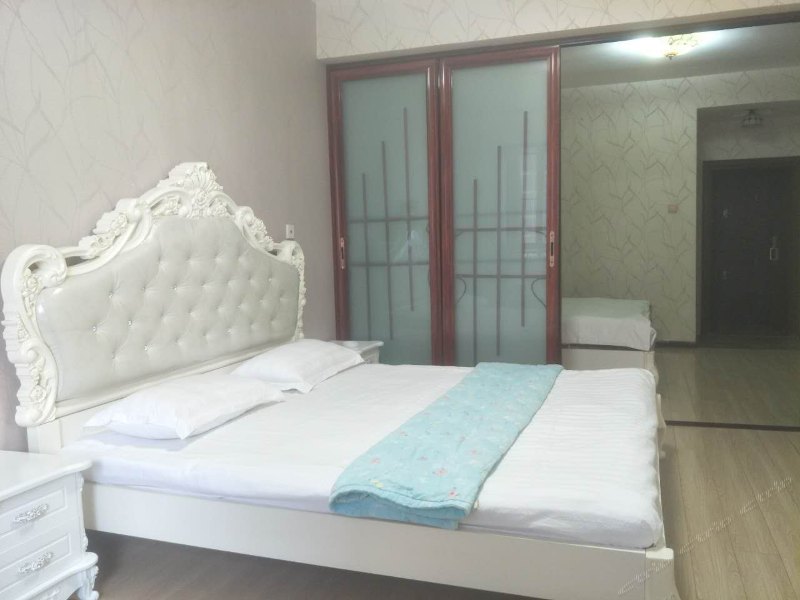 hotelPic