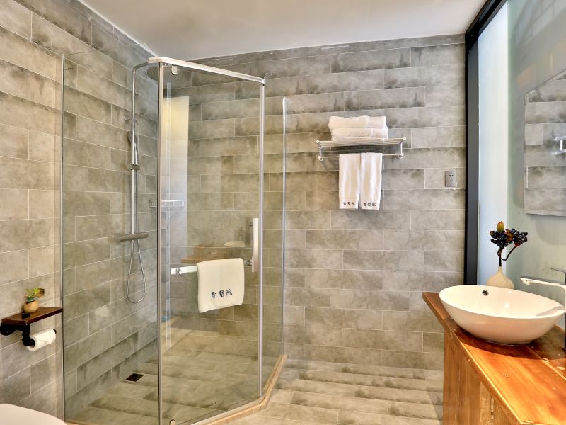 hotelPic