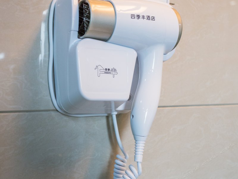 hotelPic