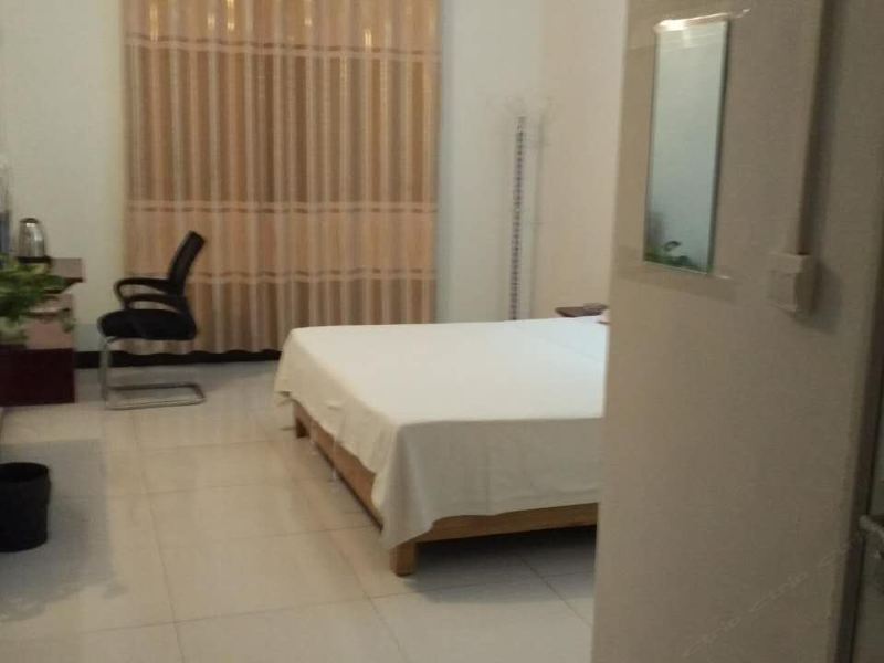 hotelPic