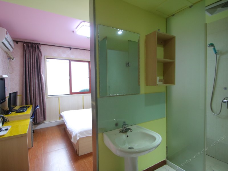 hotelPic