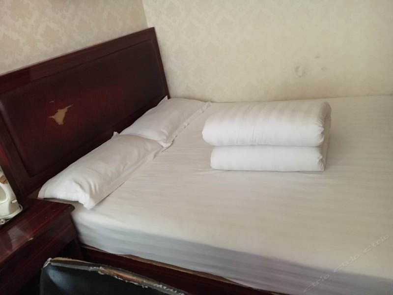 hotelPic