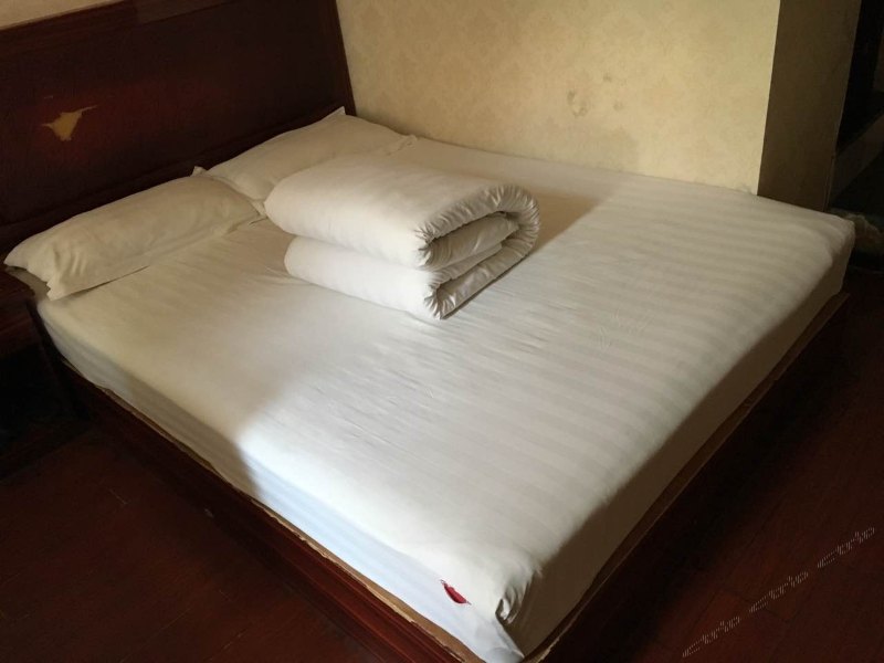 hotelPic