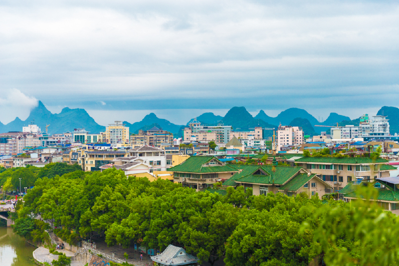 于是在去阳朔之前,想逛一逛桂林市区,于是我站选择了象山公园.