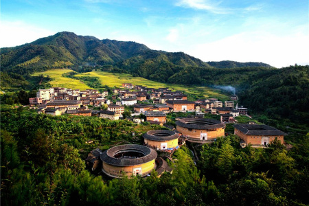 [国庆]<云水谣古镇-怀远楼-永定高北土楼群1日游>2至11人独立纯玩小包团、走古道观土楼、独团专车、上门接送、不足11人请选升级方案