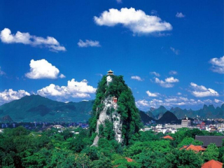 桂林陽朔游花多少錢_桂林陽朔2人旅游需要多少錢_桂林陽朔自由行還是跟團(tuán)好