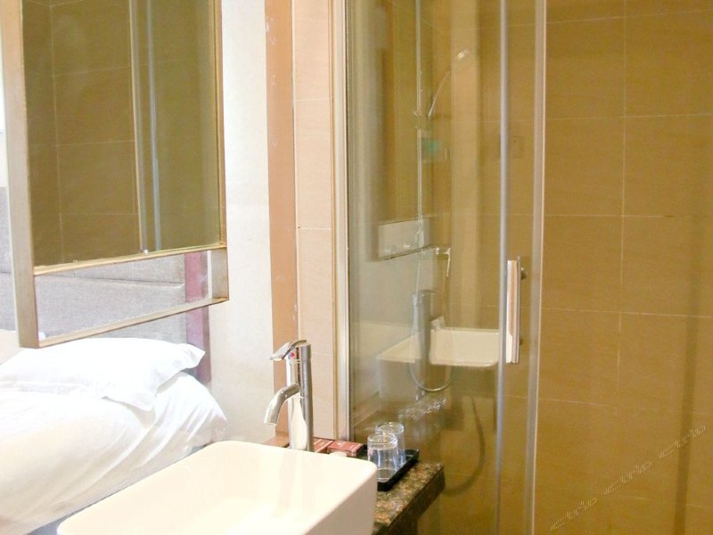 hotelPic
