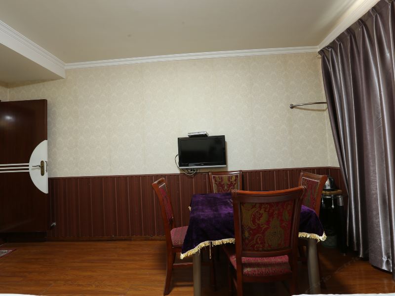 hotelPic