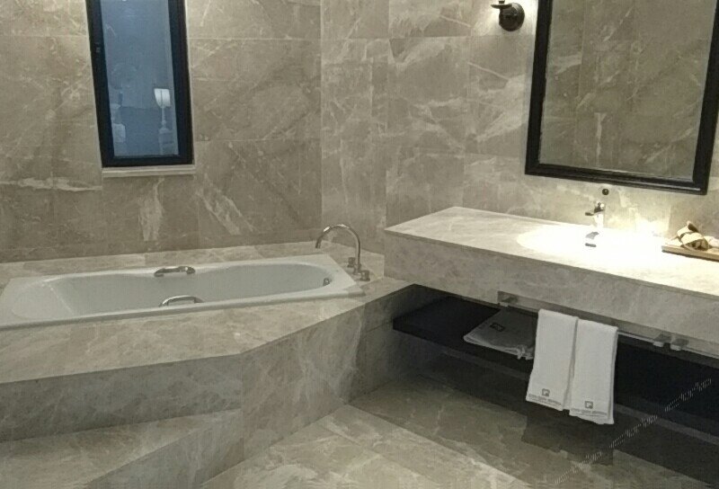 hotelPic