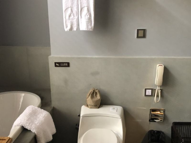hotelPic