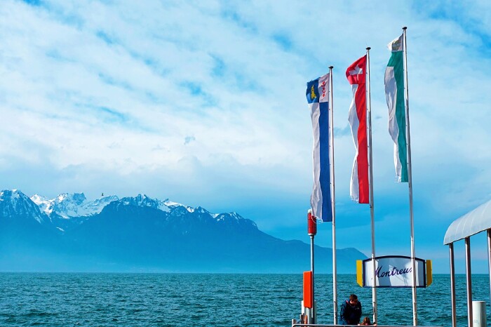 瑞士湖泊雪山小火车 奥地利历史小镇 双国环游