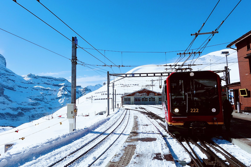 瑞士湖泊雪山小火车奥地利历史小镇双国环游