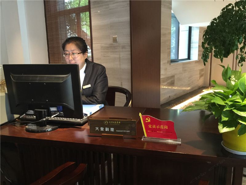 hotelPic