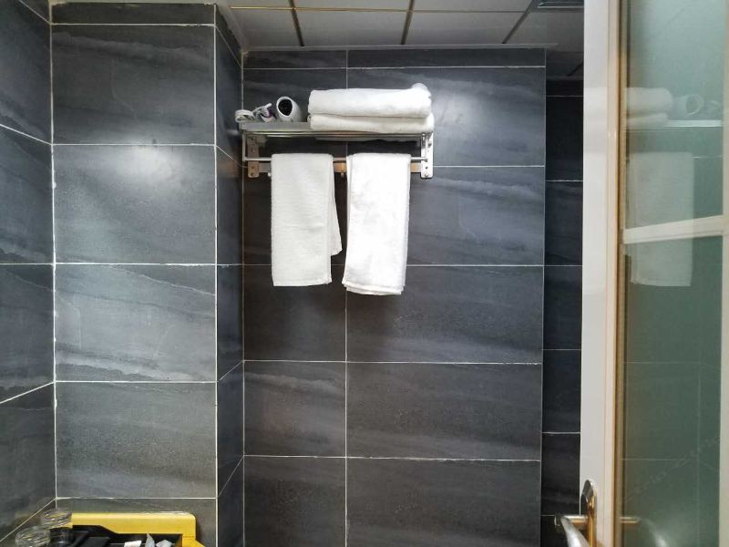 hotelPic
