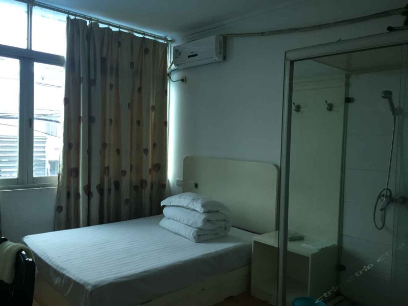 hotelPic