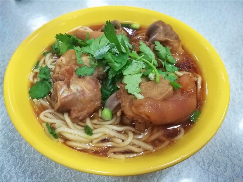 猪脚面,面不太入味,猪脚的部位也不太好,都