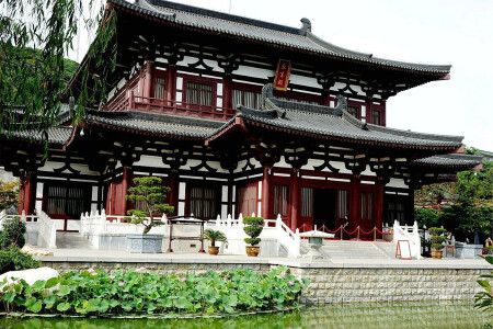 <壶口瀑布-黄帝陵-西安-兵马俑-华清宫4日游>商圈酒店连住，全天专车接送站，观壶口壮丽秋汛，还能亲自体验兵马俑的制作