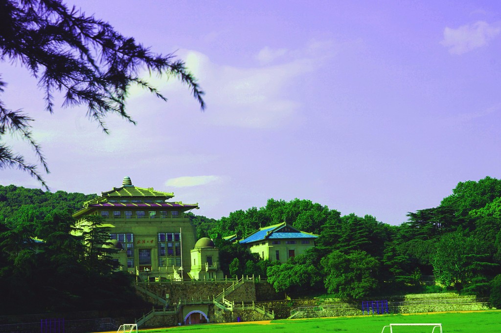 名校名湖名景-国内最美大学武汉大学