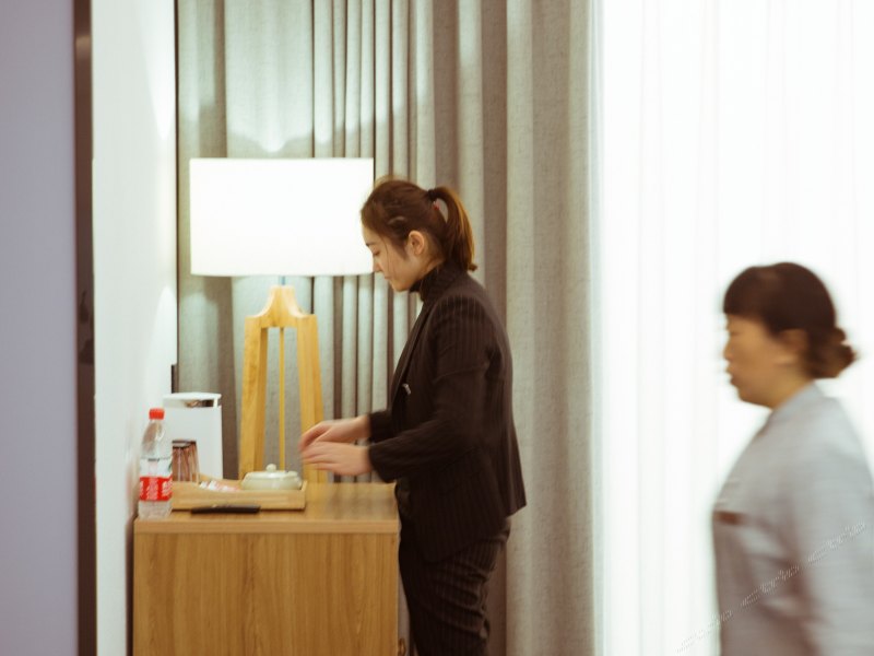 hotelPic