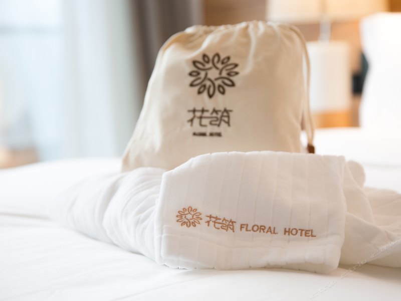 hotelPic