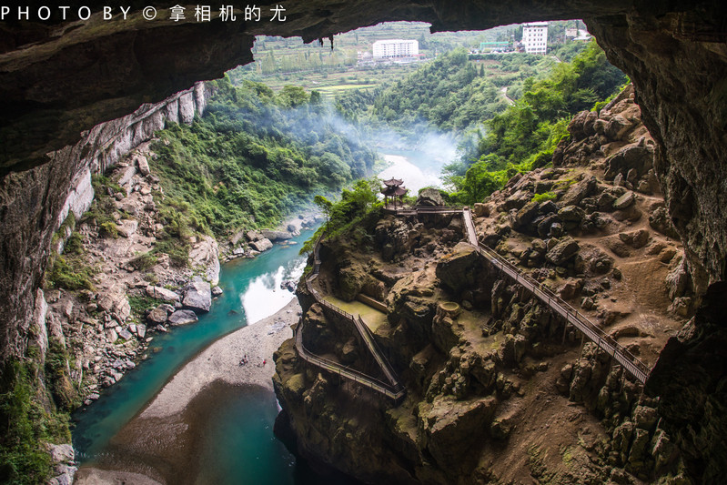 恩施唐崖河旅游风景区土司时期在唐崖河上漂流是一个男人的成人礼