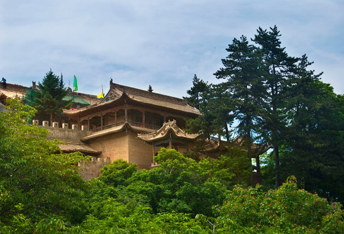 到达皇城,皇城建筑群始建于北宋乾德年间(963-967年,是崆峒山保存最