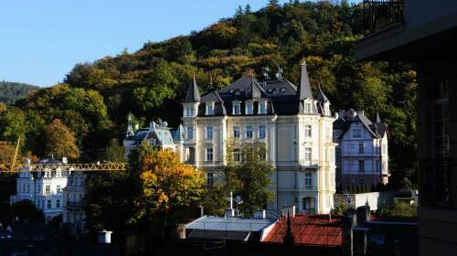 -布拉提斯拉法-克鲁姆洛夫-维也纳-布达佩斯-卡