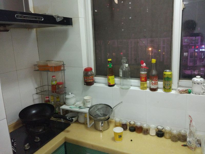 天津黑白涂鸦轰趴特色民宿(金华路分店)
