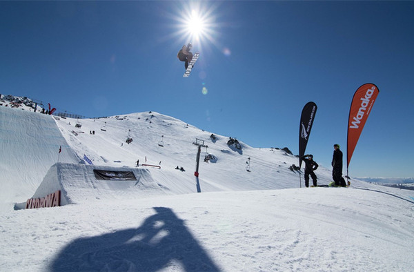  皇后镇卡德罗纳滑雪场(cardrona) 一日滑雪套票 >(瓦