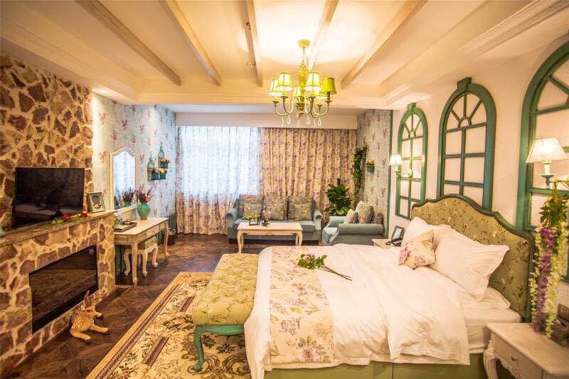 hotelPic