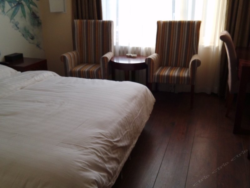 hotelPic