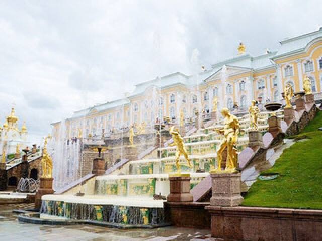 俄罗斯莫斯科+圣彼得堡8日游 超600人出游,深