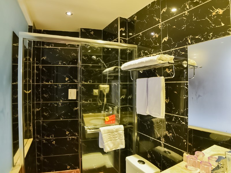 hotelPic