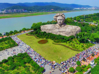 湖南鳳凰古城旅游費用多少_湖南鳳凰古城游組團_湖南鳳凰古城跟團游與自由行
