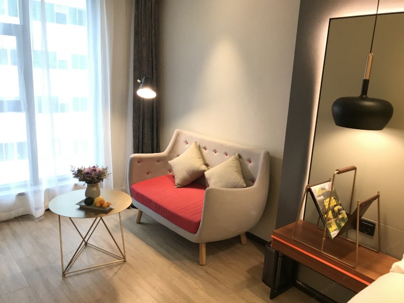 hotelPic