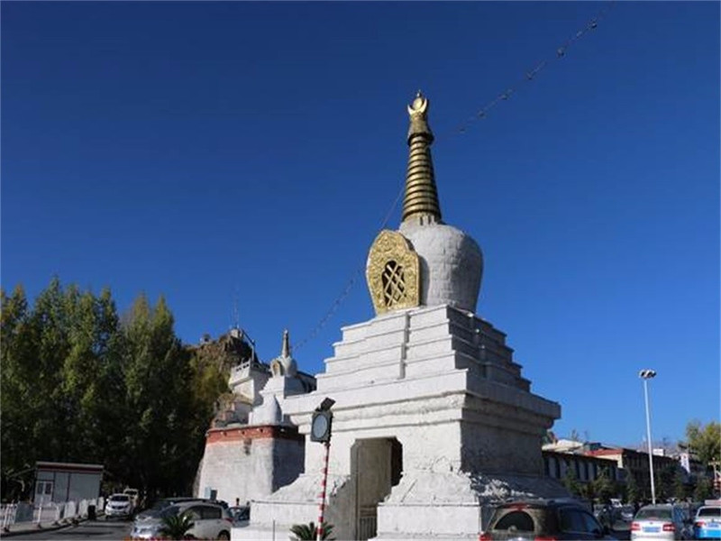 途中经过巴嘎噶林这次的青藏线之旅让我看遍祖国大好河山,感受自然的