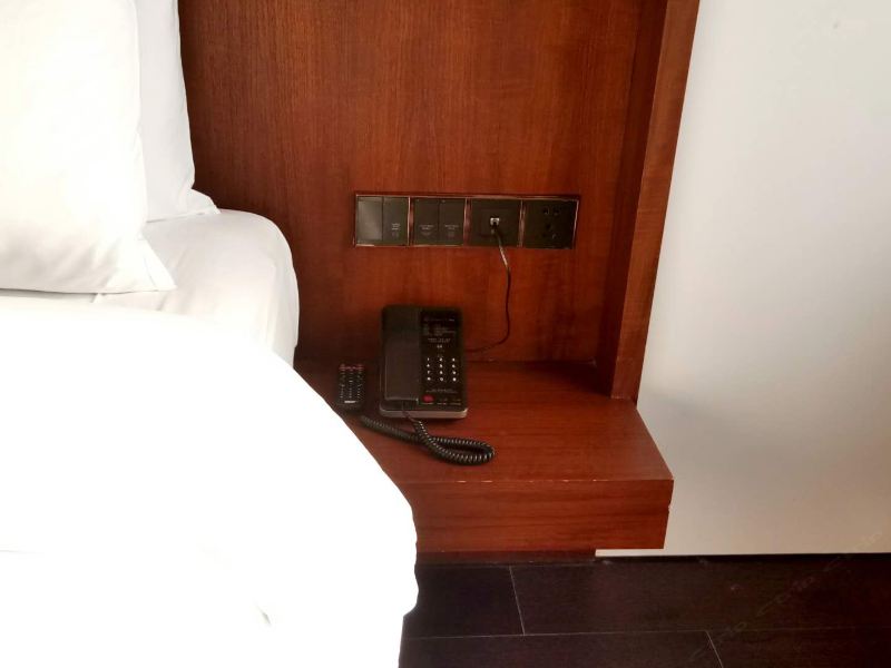 hotelPic