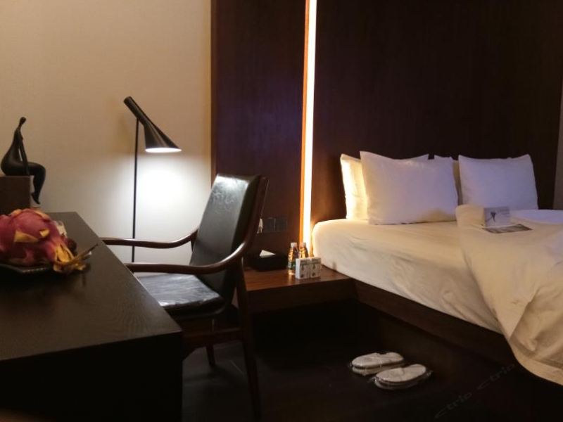 hotelPic