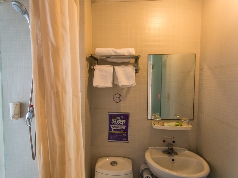 hotelPic