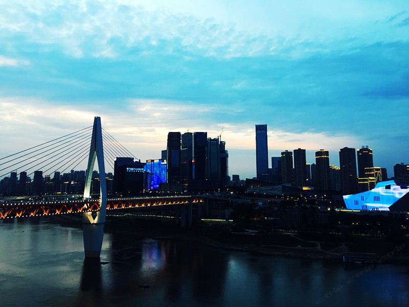 重庆华灯初上·夜未央全江景青年旅舍解放碑洪崖洞店