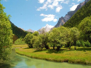 稻城亚丁随团游_稻城亚丁游旅游团_近期到稻城亚丁旅游