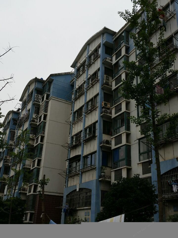 精致公寓(南京花锦苑七店)