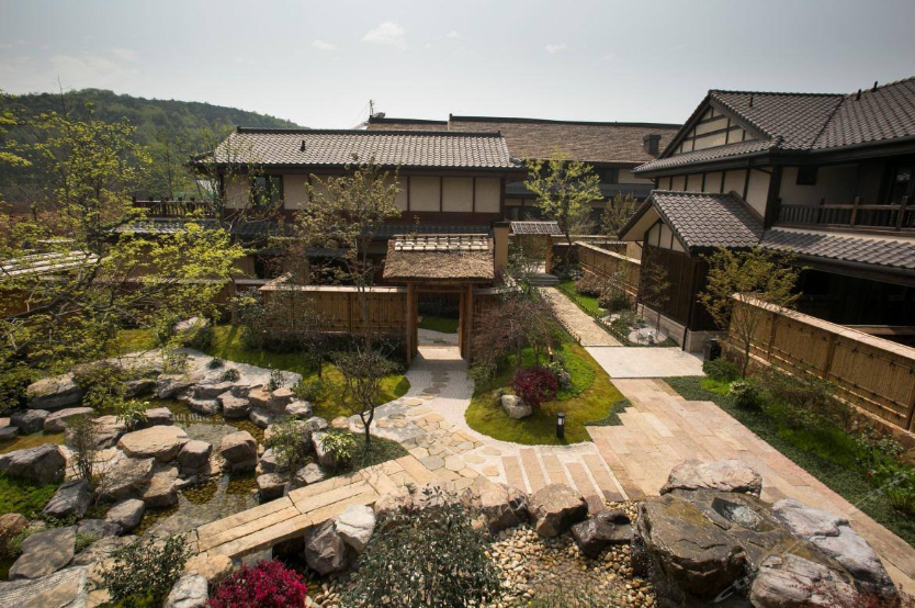 拈花湾彼岸花开拈花客栈