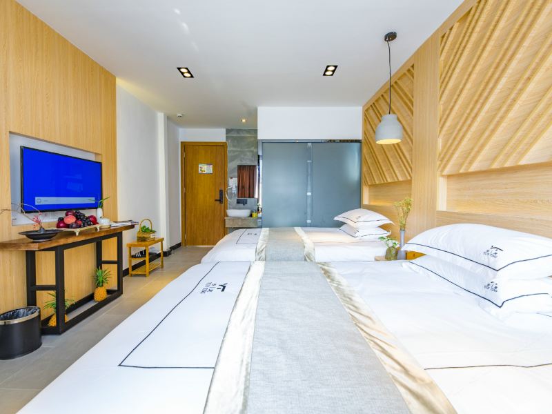 hotelPic