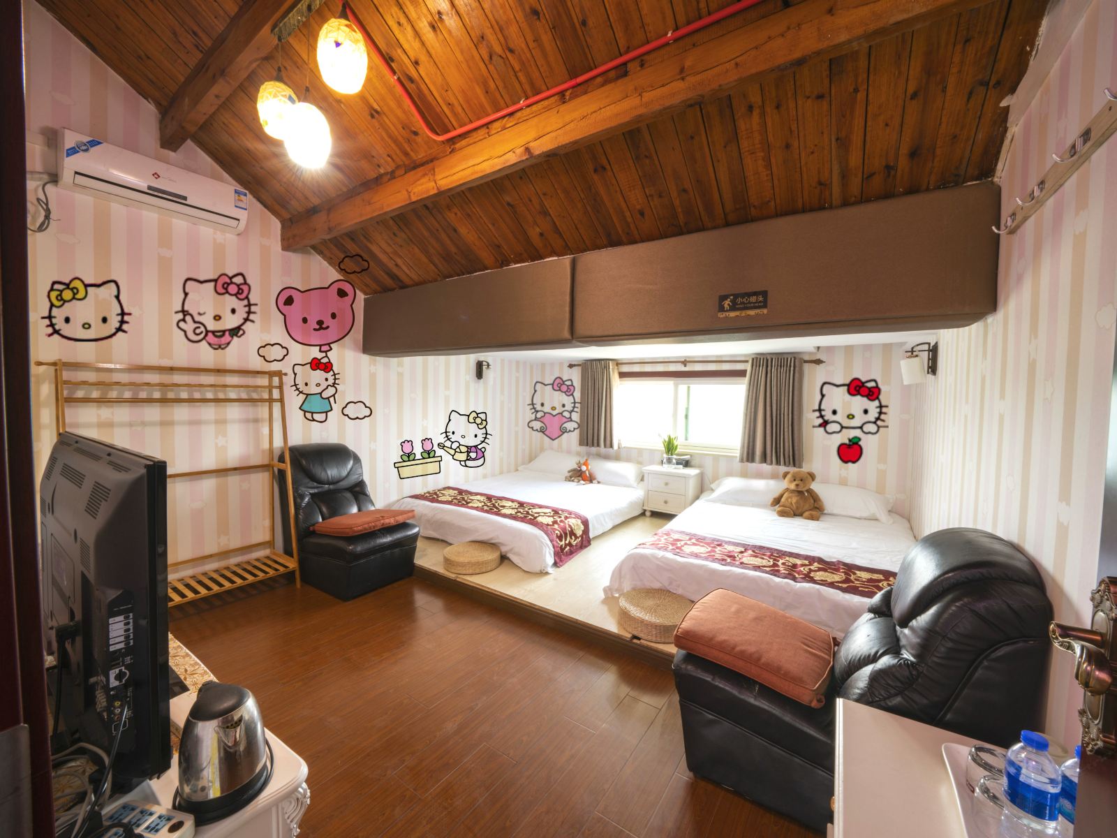 hello kitty系榻榻米家庭房