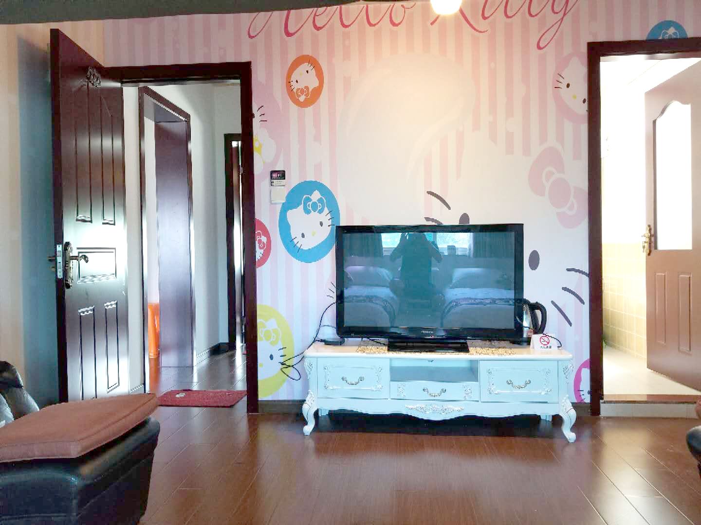 hello kitty系榻榻米家庭房